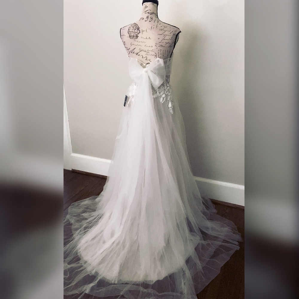 Unique tulle a-line wedding dress sparkly tulle bow - Picture 1 of 7